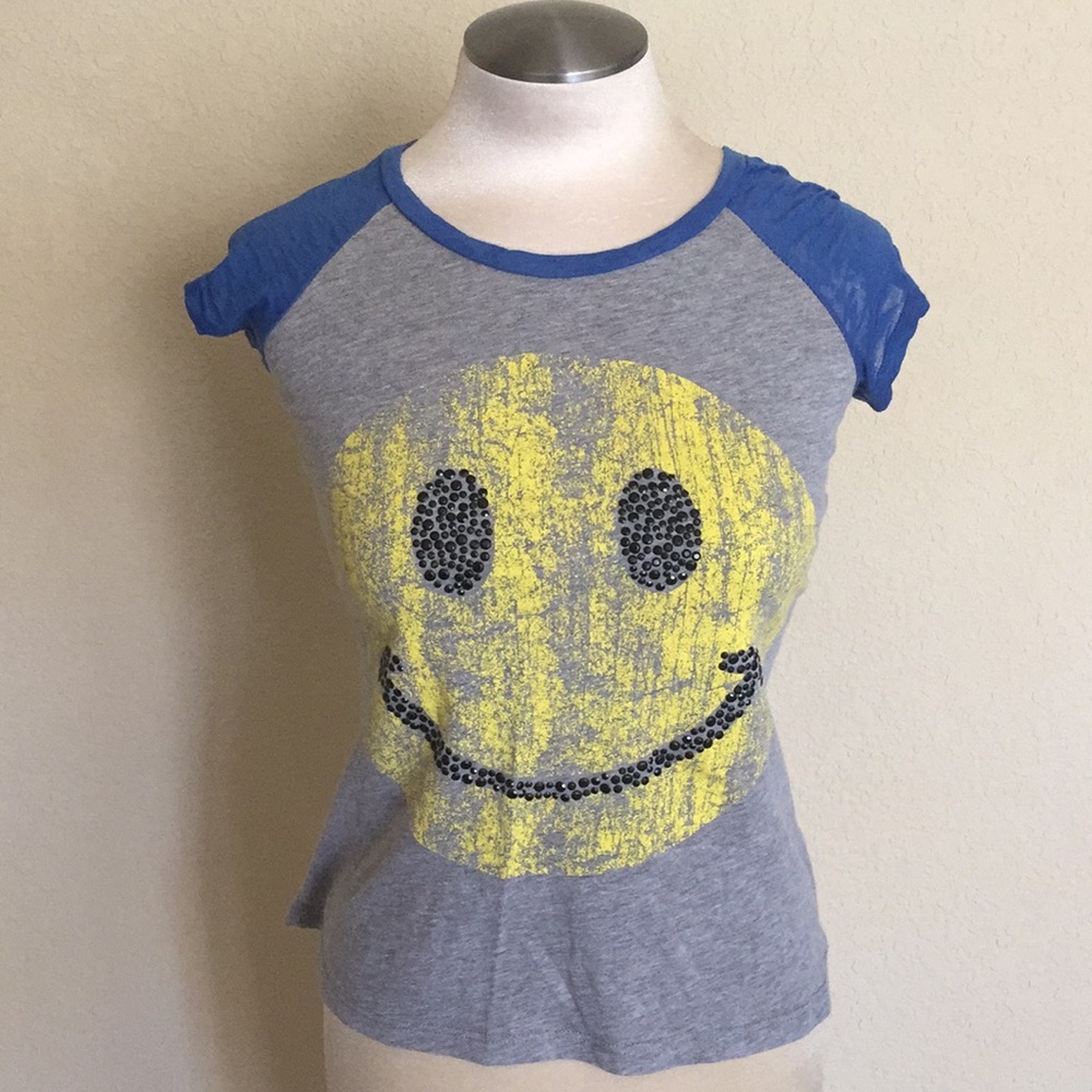 🔵MOVEOUT SALE🔵Smiley face t-shirt